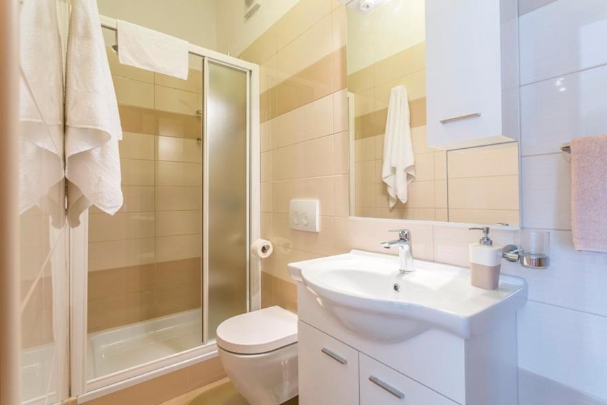 Apartmani Bezmalinovic 波尔 外观 照片